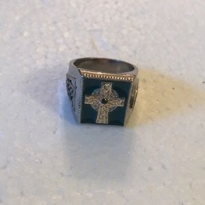 Enamel cross ring